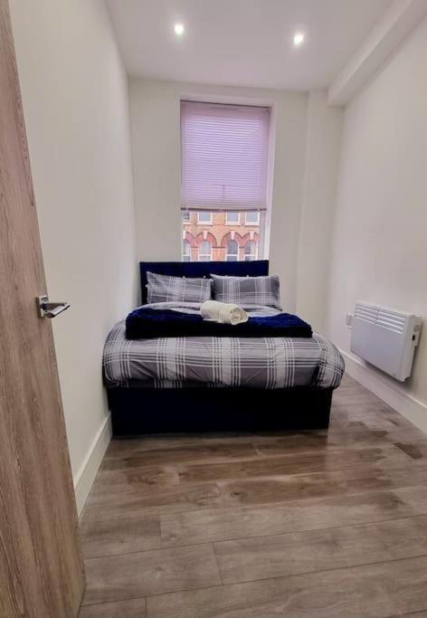 2 Bed Cosy Flat Close To Bus & Tube Station Лондон Экстерьер фото